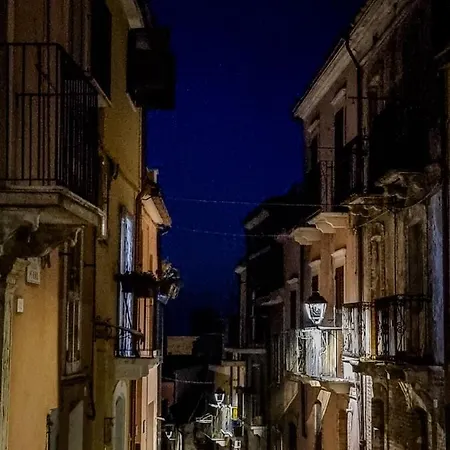 Piazza Della Penna * غواردياغريلي