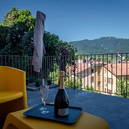 Piazza Della Penna * غواردياغريلي